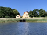 Ferienwohnung in Neuenkirchen - Gutshaus Grubnow auf R&uuml;gen - Gut Grubnow Wasseransicht