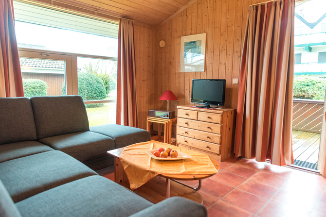 Ferienhaus in Pelzerhaken - Am Waldrand Haus A - Wohnbereich mit TV