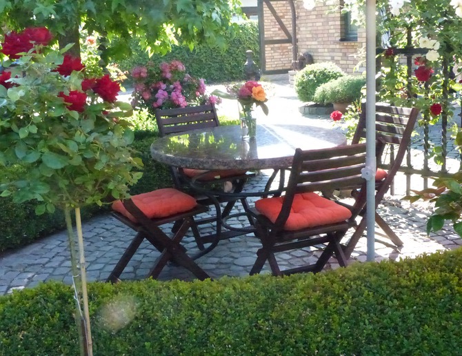 Ferienwohnung in Ribnitz-Damgarten - Zwischen Bodden & Ostsee - Kr&auml;uter-und Rosengarten