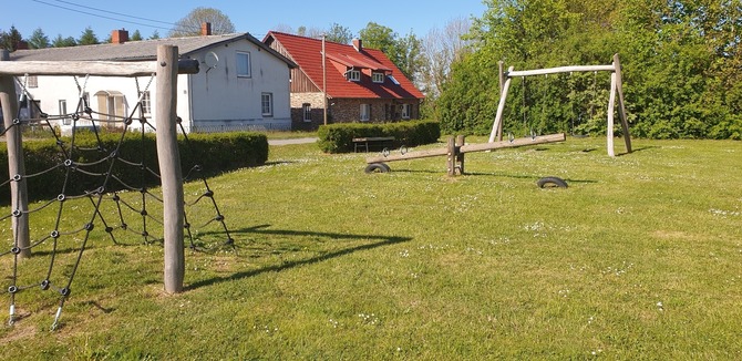 Ferienhaus in Carinerland - Gr&uuml;nes Haus - Spielplatz im Dorf