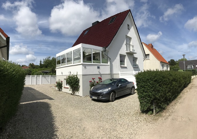 Ferienwohnung in Niendorf/Ostsee - Haus Edda FeWo Schwalbennest - Ferienhaus Edda mit 1 Parkplatz je FeWo am Haus