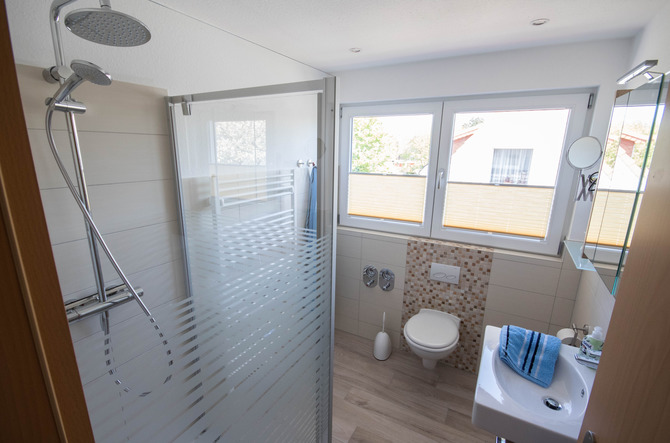 Ferienwohnung in Niendorf/Ostsee - Haus Edda FeWo Kr&auml;hennest - Wellness-Duschbad