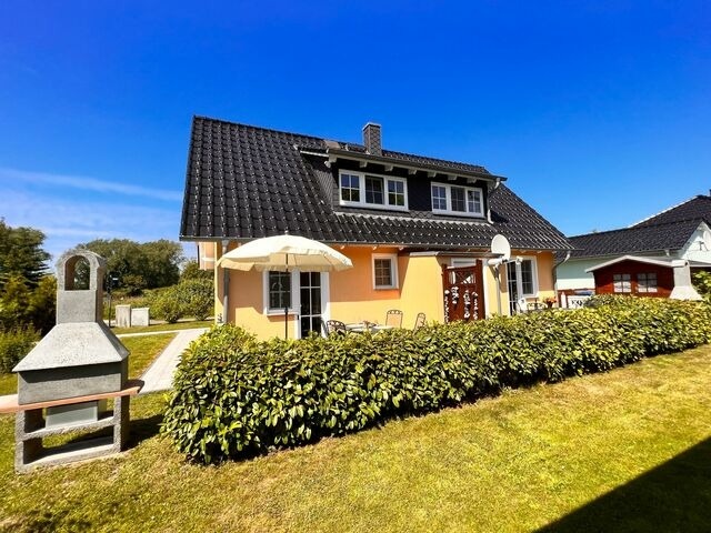 Ferienhaus in Dranske - Ferienhaus Anna - rechte Seite - Bild 2