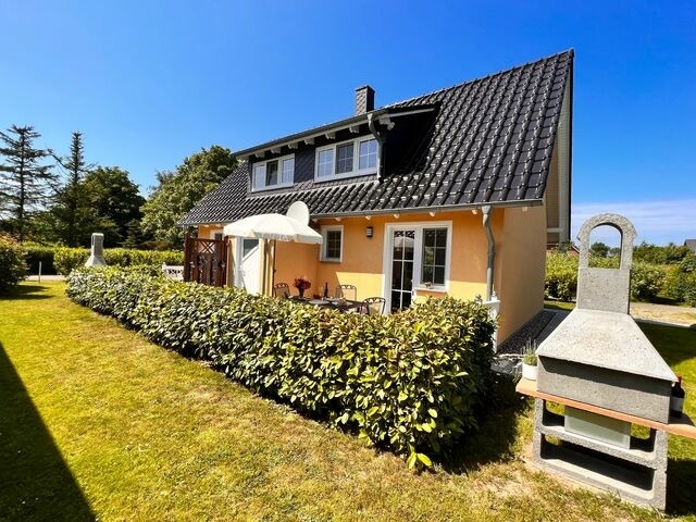 Ferienhaus in Dranske - Ferienhaus Anna - rechte Seite - Bild 3