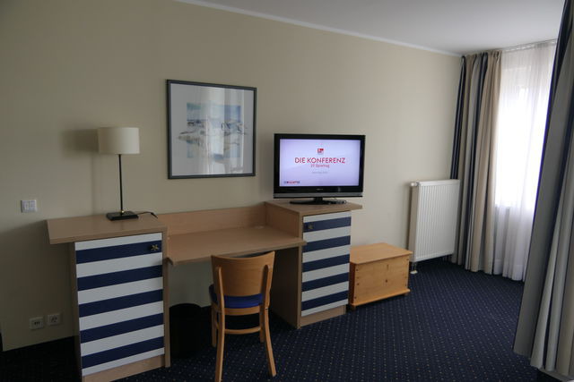 Ferienwohnung in Zingst - SUITE AN DER SEEBR&Uuml;CKE ZINGST mit seitlichem Meerblick - Bild 5