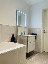 Ferienwohnung in Rostock - Ostsee Ankerplatz - Waschtisch, zwei Schubladen f&uuml;r eigene Utensilien