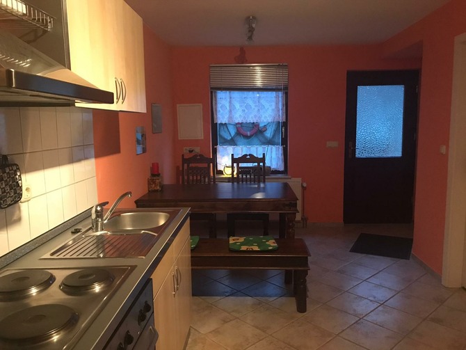 Ferienwohnung in Duvendiek - Ferienwohnung Storchenhof - K&uuml;che mit Herd, K&uuml;hlschrank