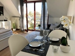 Ferienwohnung "Mary Poppins" mit Balkon zwischen Strand, Wald & Wiese im S&uuml;dosten der Insel R&uuml;gen!