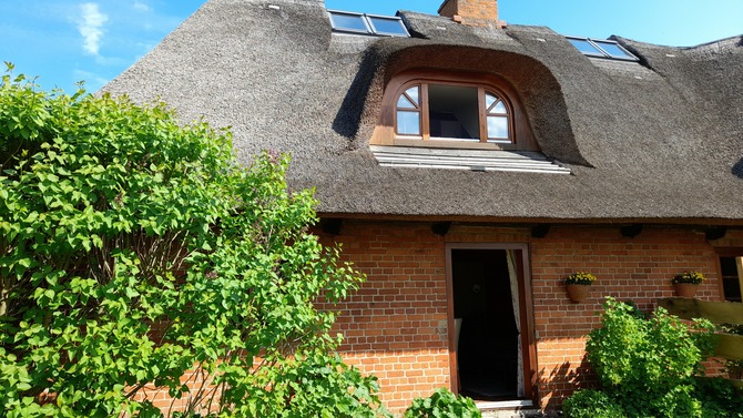 Ferienwohnung in &Ouml;lendorf - Reetdach-Kate West - T&uuml;r zum Garten