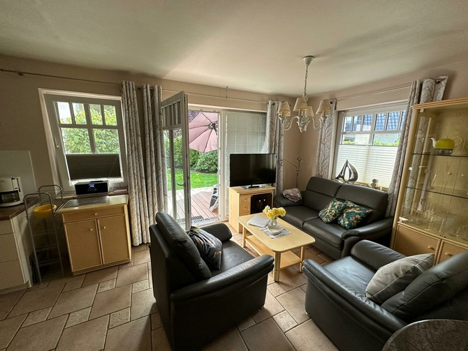 Ferienwohnung in Ostseeheilbad Zingst - Whg H, Ihr UrlaubsZuhause - Wohnbereich mit Kamin