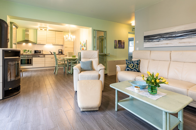 Ferienwohnung in Ostseeheilbad Zingst - Whg S, Ihr UrlaubsZuhause - Wohnbereich und K&uuml;che