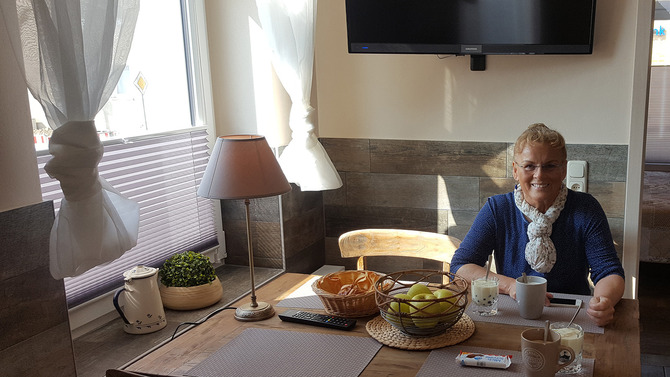 Ferienwohnung in Sassnitz - JASMUND 2 B&auml;der / Balkon - gedeckter Esstisch