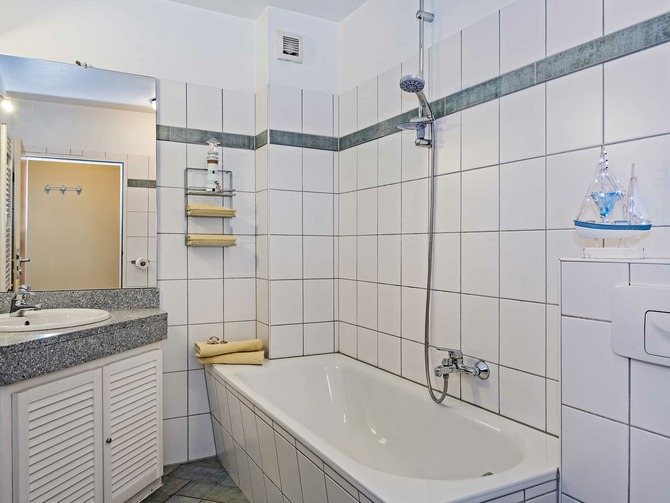 Ferienwohnung in Loddin - Aquarius Ferienwohnungen - bsp Bad mit Badewanne