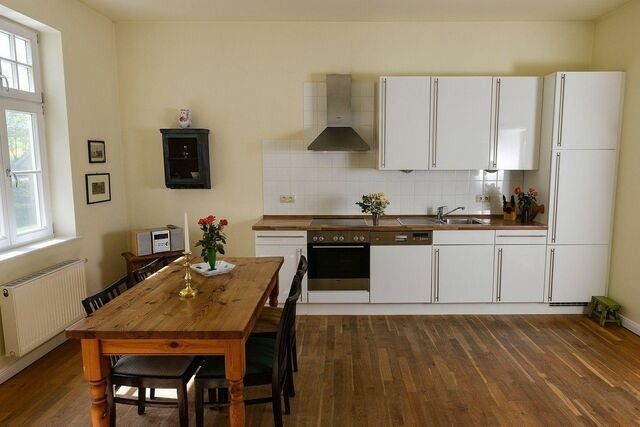 Ferienwohnung in Neuenkirchen (Rügen) - Gutshaus Grubnow Ferienwohnung 2 am Wasser Sauna und WLAN incl. - Bild 3