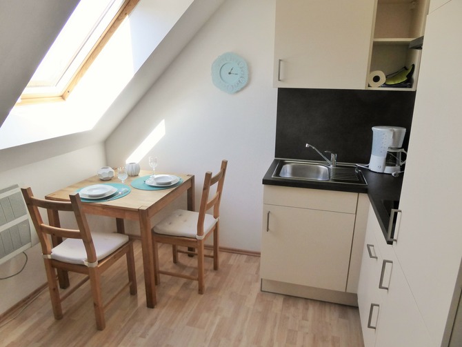 Ferienwohnung in Gollwitz - Spatzennest - Essecke mit K&uuml;chenzeile