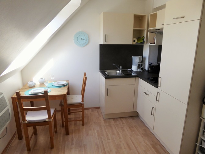 Ferienwohnung in Gollwitz - Spatzennest - Essecke mit K&uuml;chenzeile